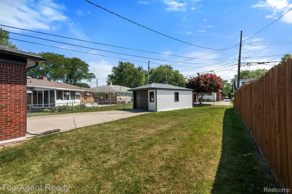 21541 Pallister Street St. Clair Shores City MI 48080