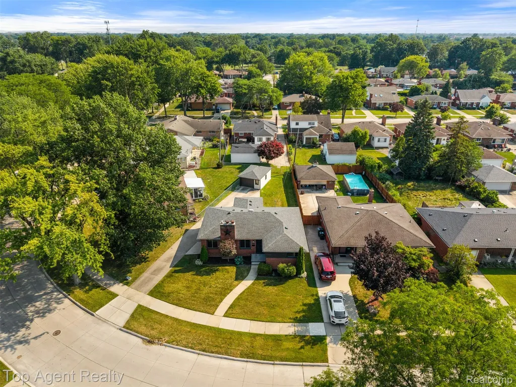 21541 Pallister Street St. Clair Shores City MI 48080