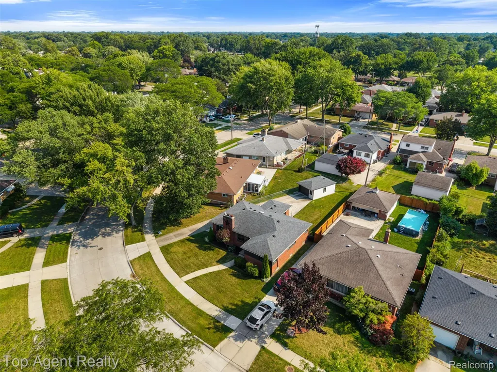 21541 Pallister Street St. Clair Shores City MI 48080