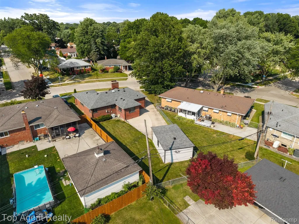 21541 Pallister Street St. Clair Shores City MI 48080