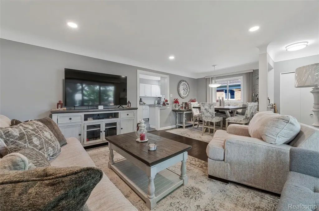 32686 Oakley Street Livonia City MI 48154