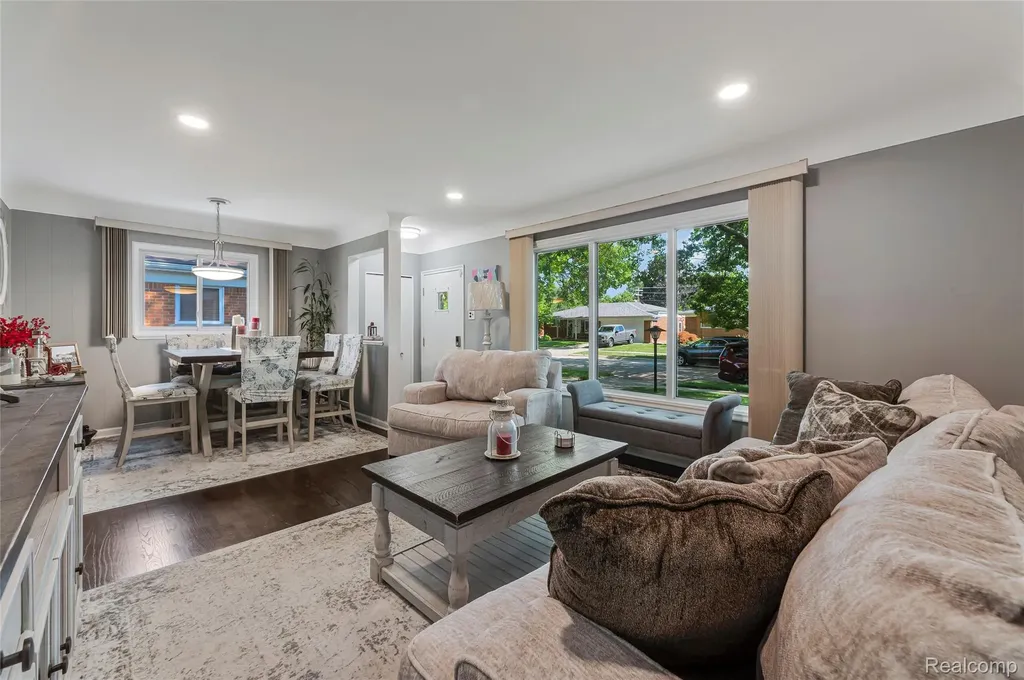 32686 Oakley Street Livonia City MI 48154
