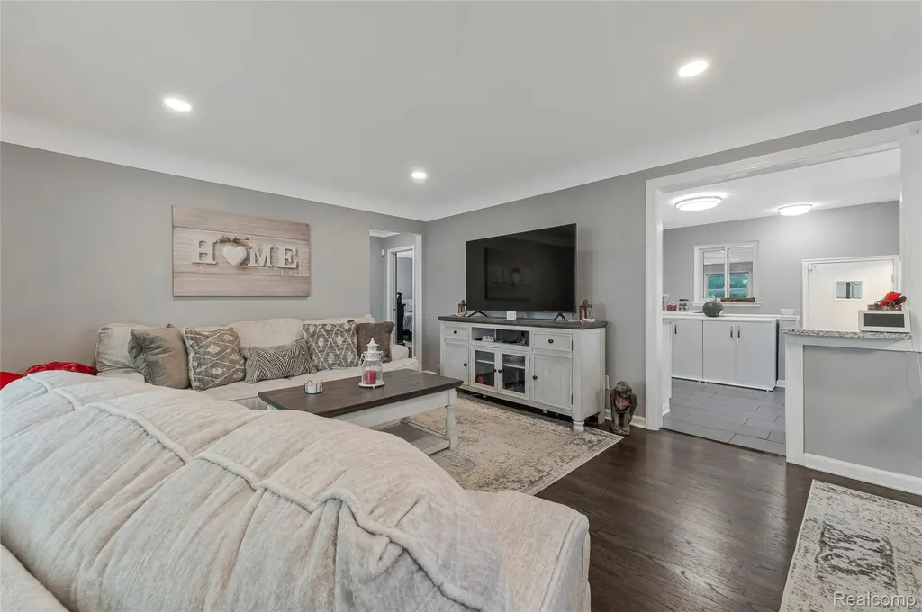 32686 Oakley Street Livonia City MI 48154