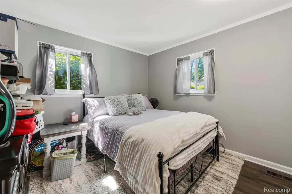32686 Oakley Street Livonia City MI 48154