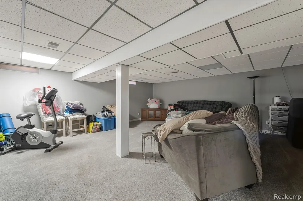32686 Oakley Street Livonia City MI 48154
