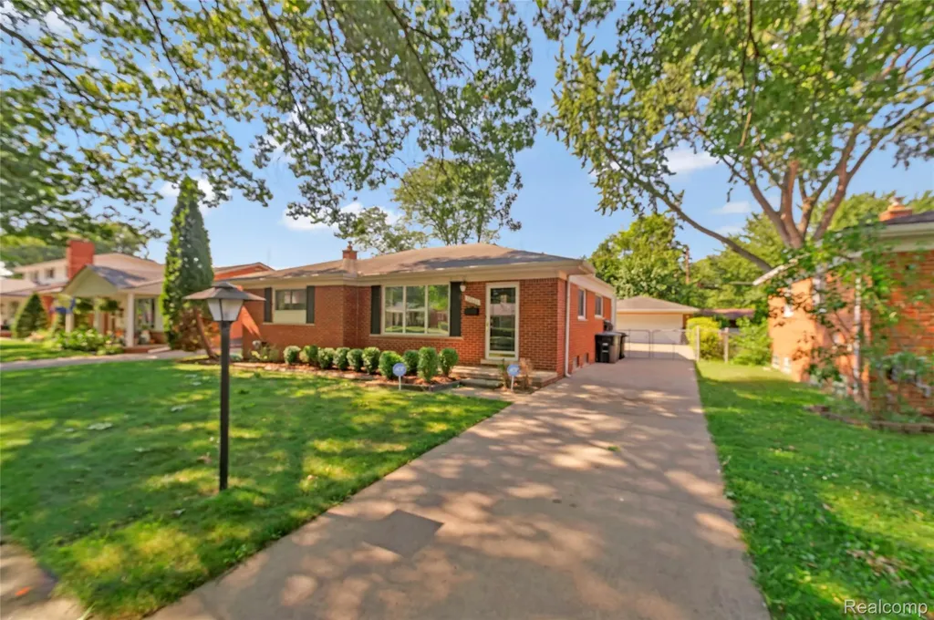 32686 Oakley Street Livonia City MI 48154