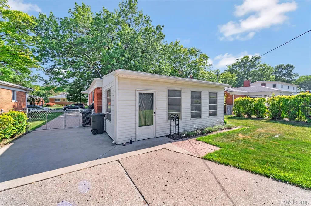 32686 Oakley Street Livonia City MI 48154