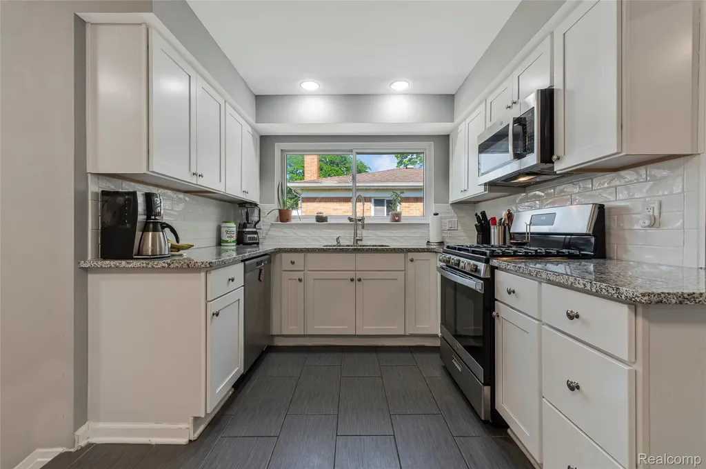 32686 Oakley Street Livonia City MI 48154