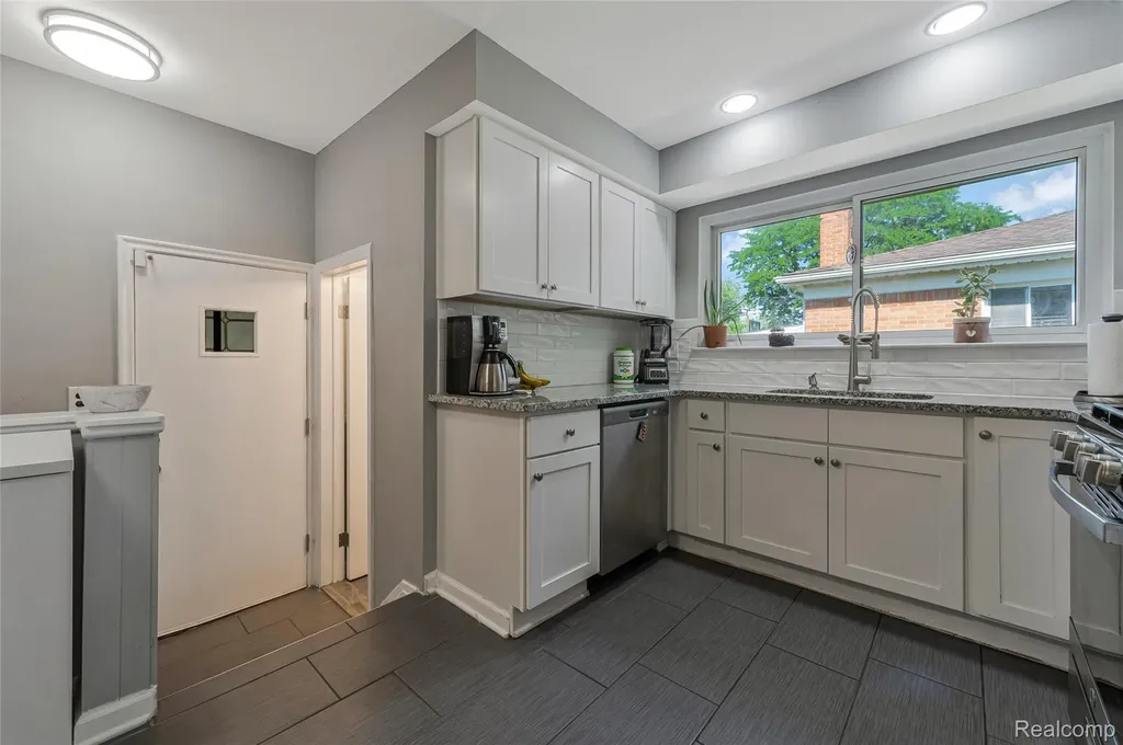 32686 Oakley Street Livonia City MI 48154