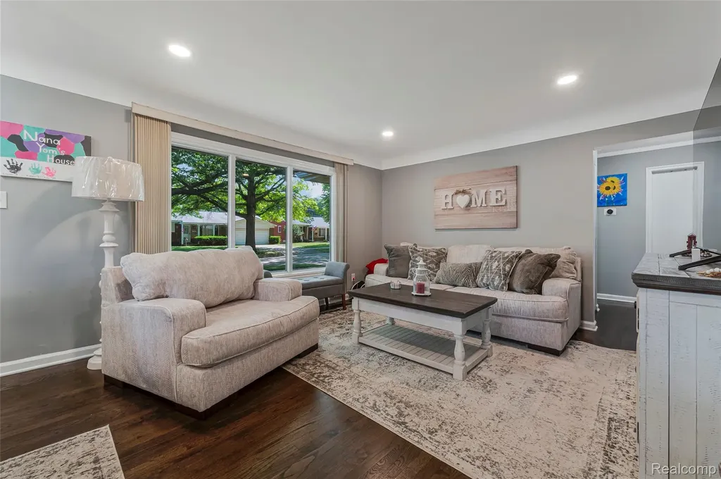 32686 Oakley Street Livonia City MI 48154