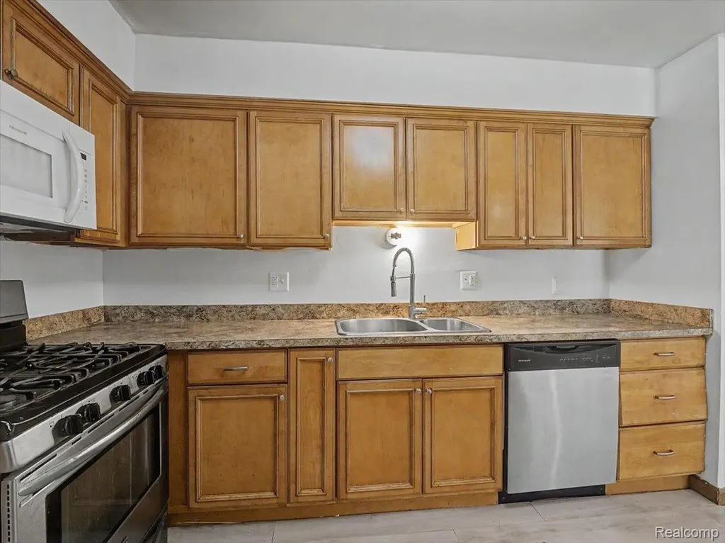 41957 Utica Road Sterling Heights City MI 48313