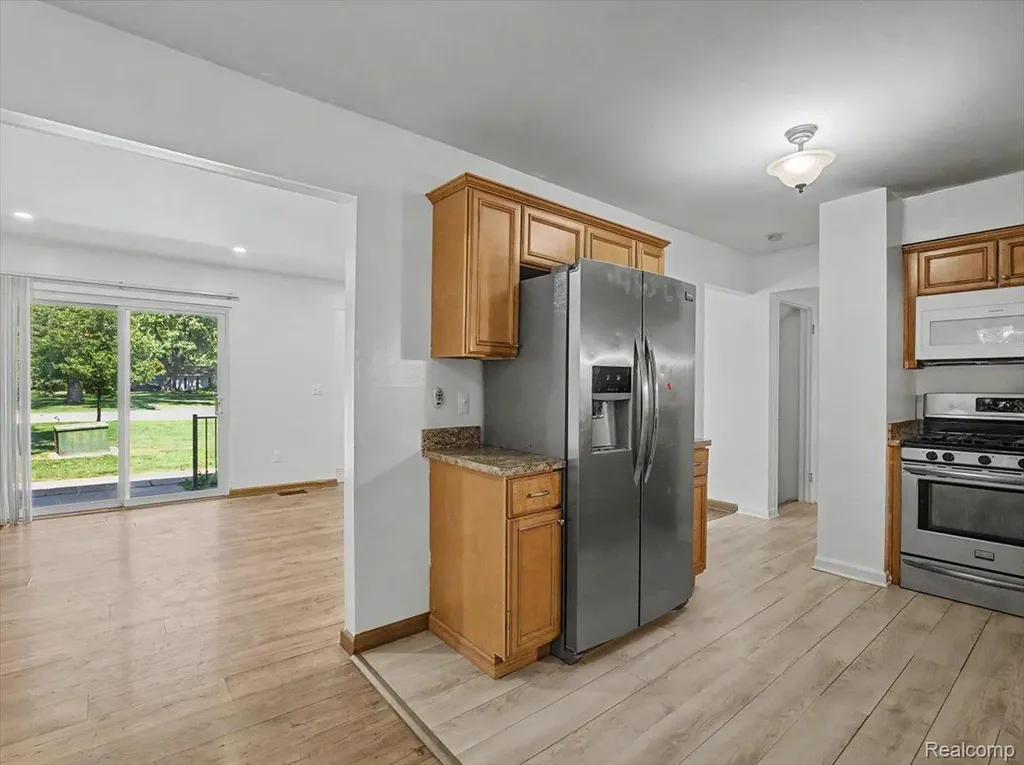 41957 Utica Road Sterling Heights City MI 48313