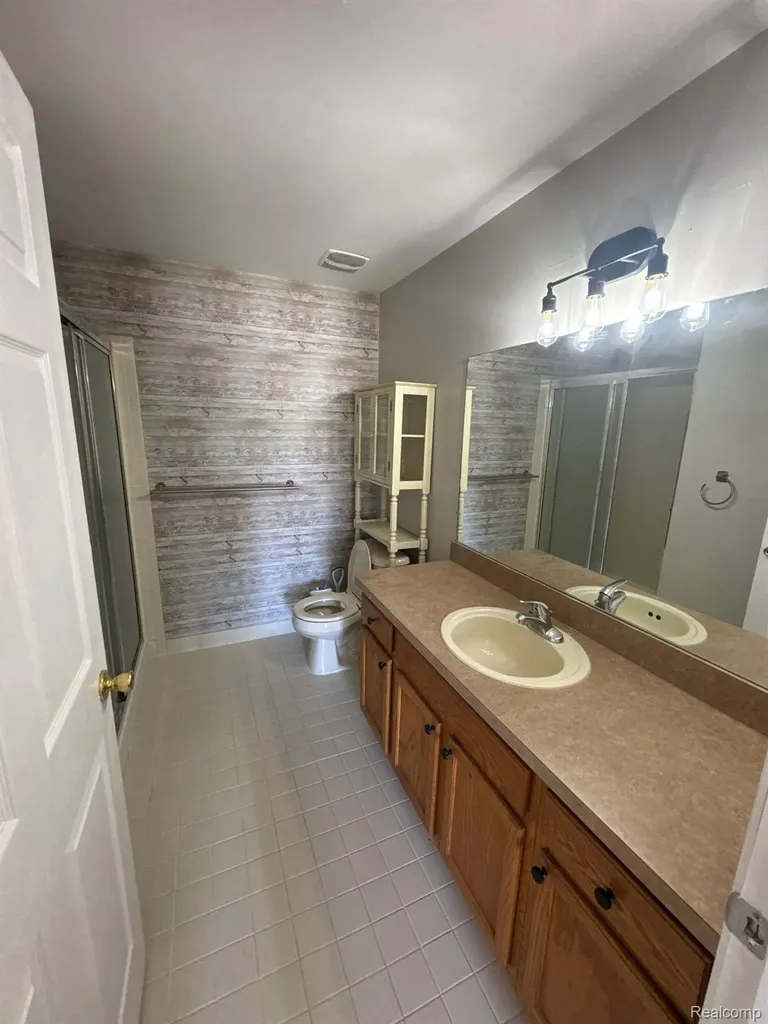 15269 Yale Drive Clinton Charter Township MI 48038