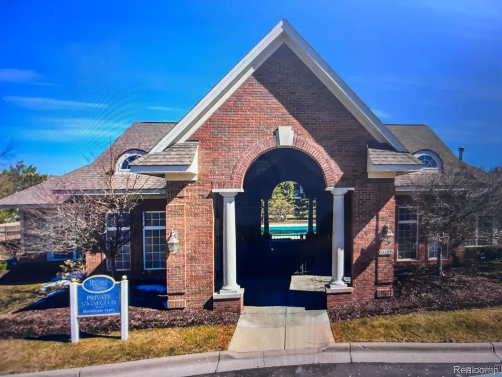 15269 Yale Drive Clinton Charter Township MI 48038
