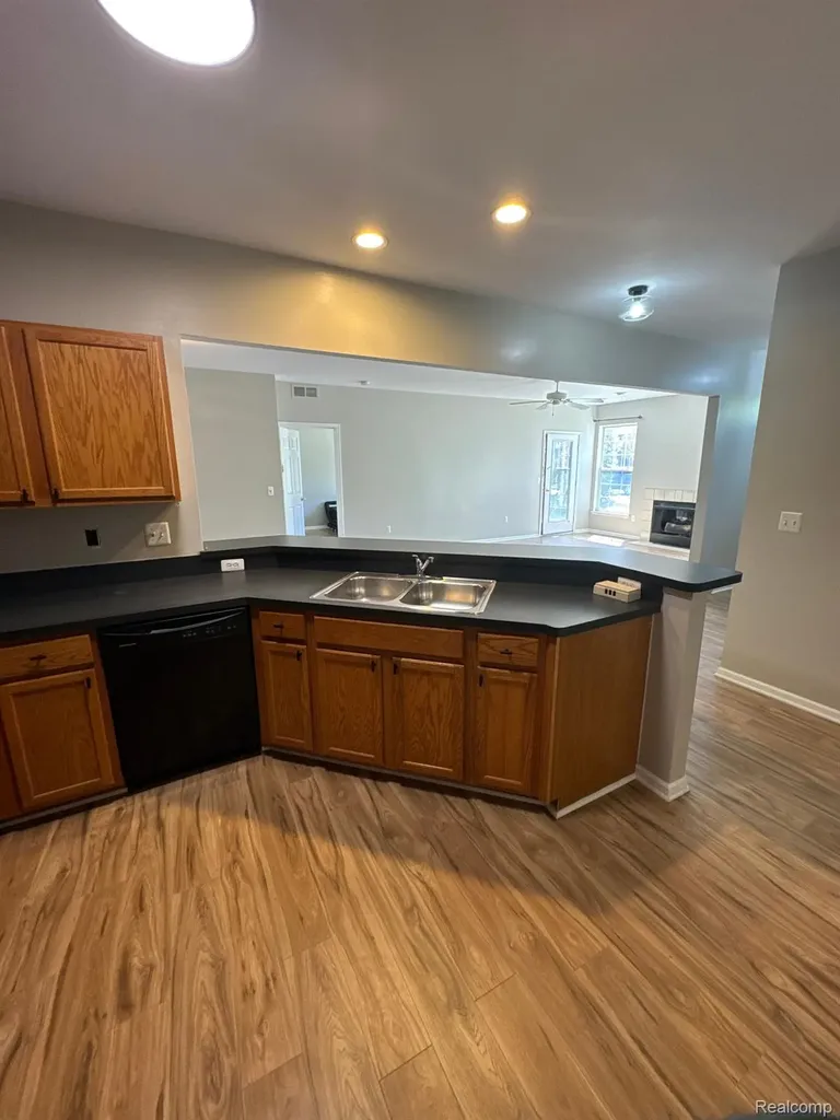 15269 Yale Drive Clinton Charter Township MI 48038