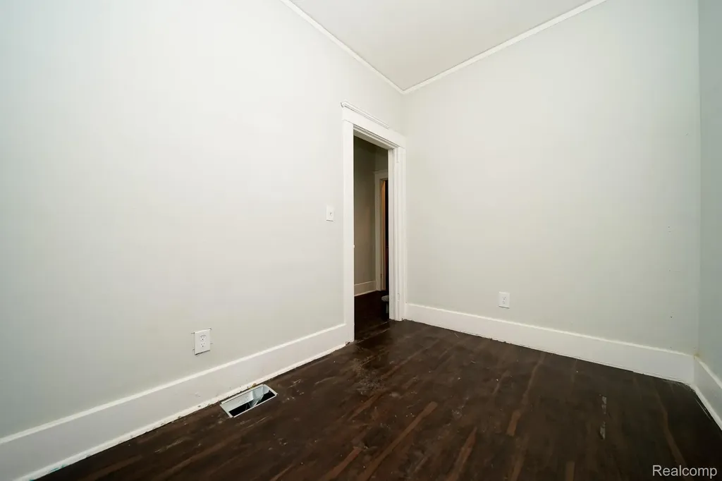 2016 W Grand Street Detroit City MI 48238