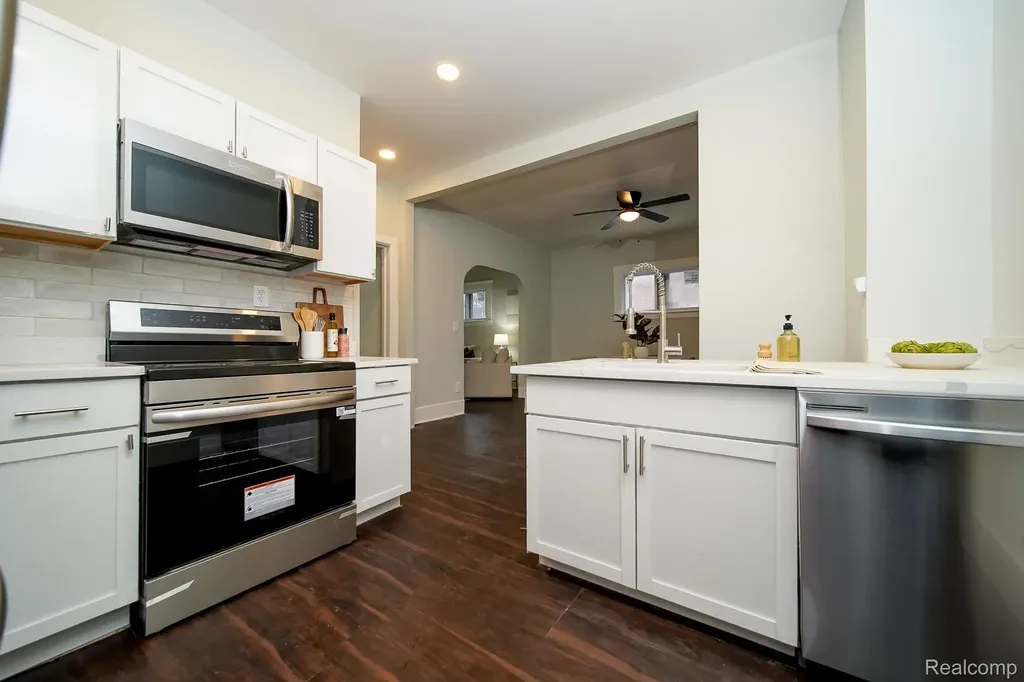 2016 W Grand Street Detroit City MI 48238