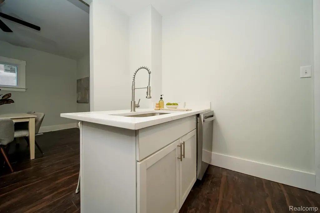 2016 W Grand Street Detroit City MI 48238
