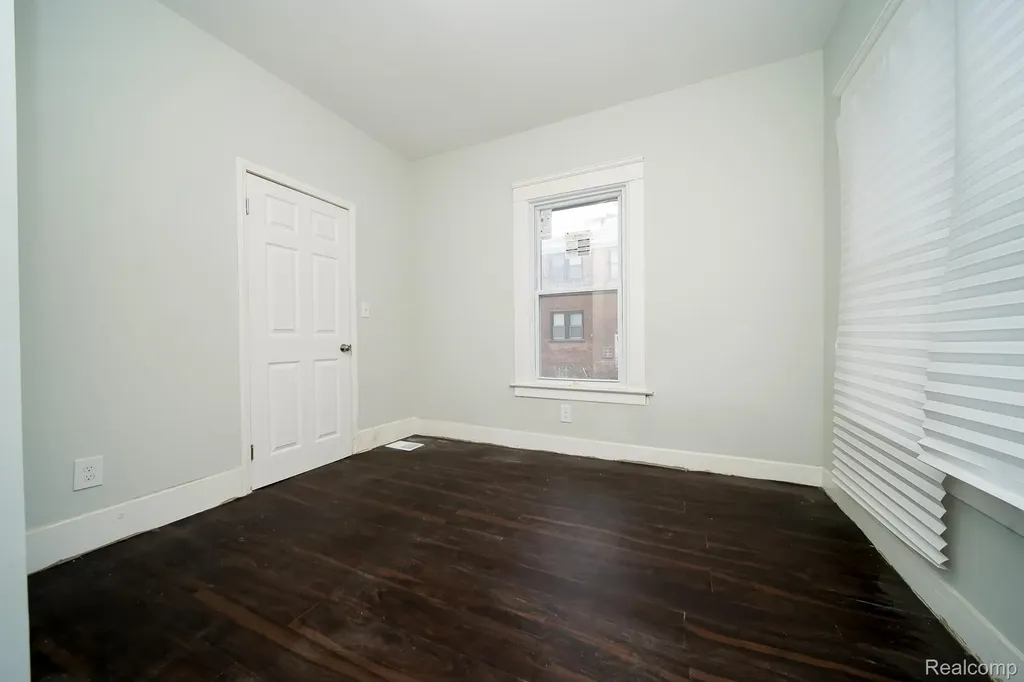 2016 W Grand Street Detroit City MI 48238