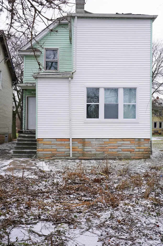 2016 W Grand Street Detroit City MI 48238