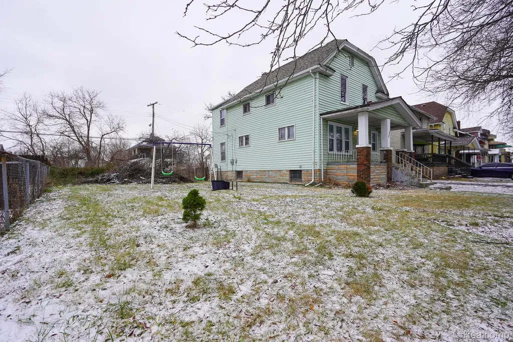 2016 W Grand Street Detroit City MI 48238