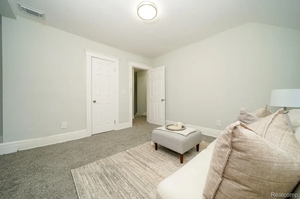 2016 W Grand Street Detroit City MI 48238