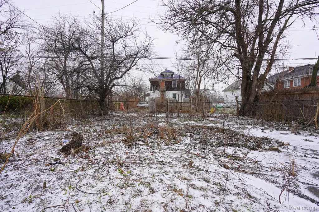2016 W Grand Street Detroit City MI 48238