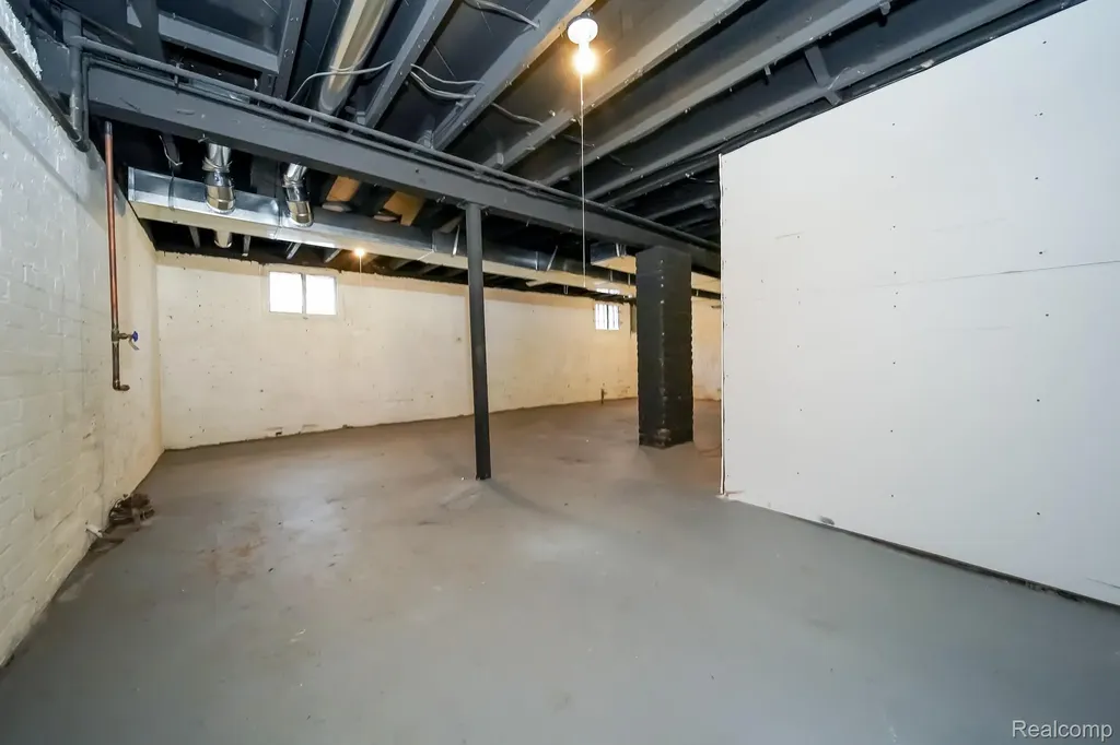2016 W Grand Street Detroit City MI 48238
