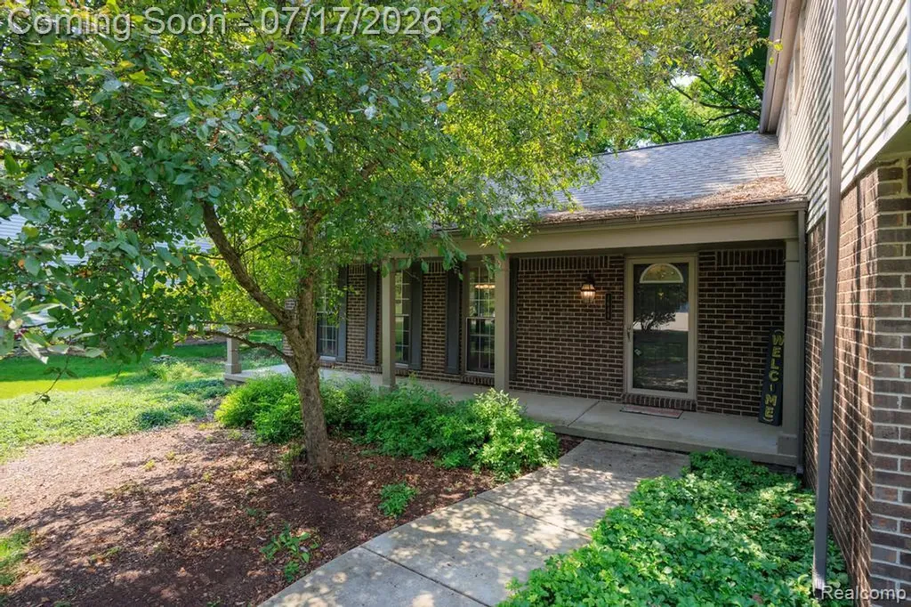 1648 Kilburn Road N Rochester Hills City MI 48306