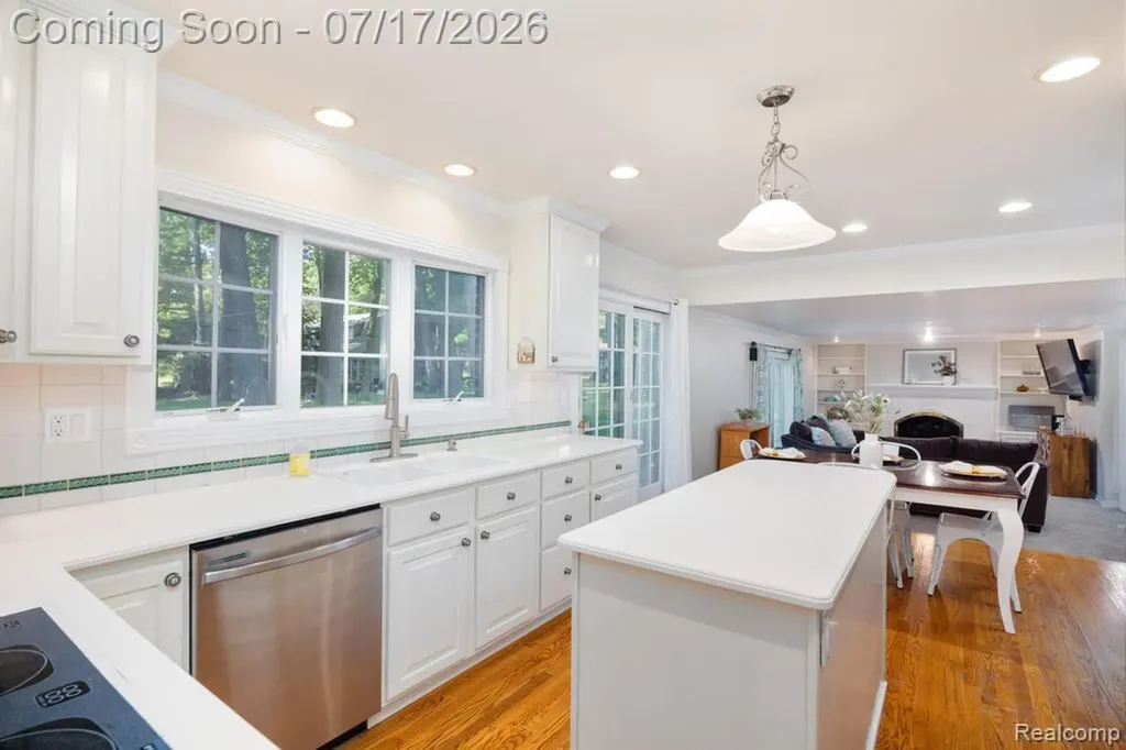 1648 Kilburn Road N Rochester Hills City MI 48306