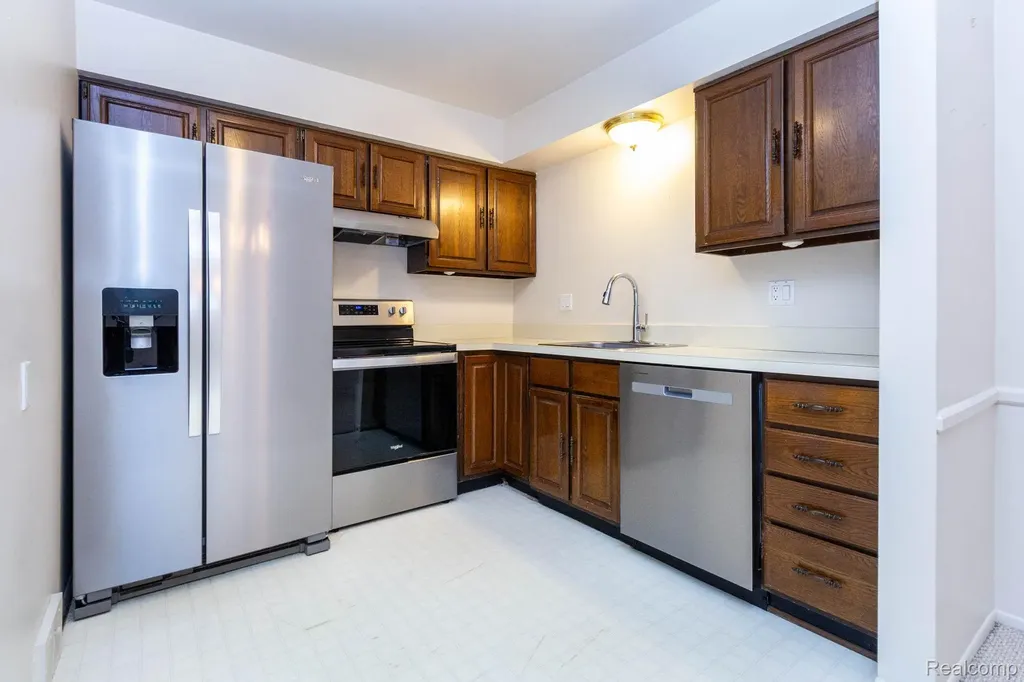 24360 East River Road Grosse Ile Township MI 48138