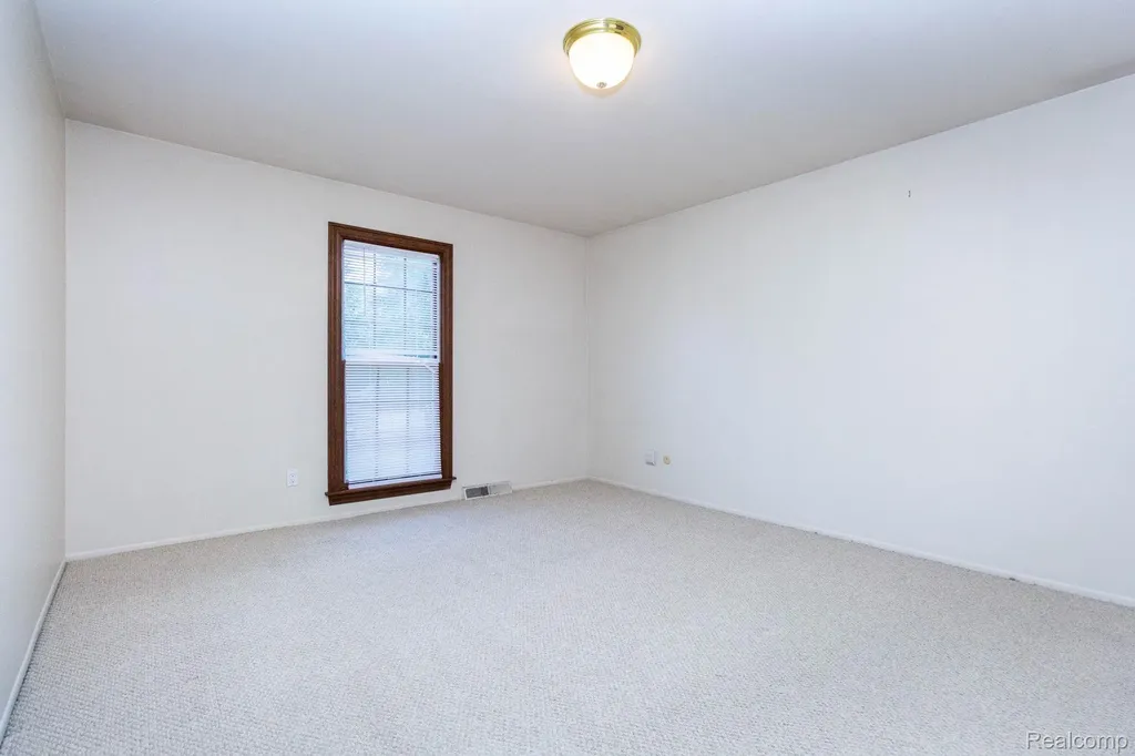 24360 East River Road Grosse Ile Township MI 48138