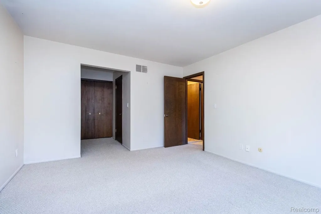 24360 East River Road Grosse Ile Township MI 48138