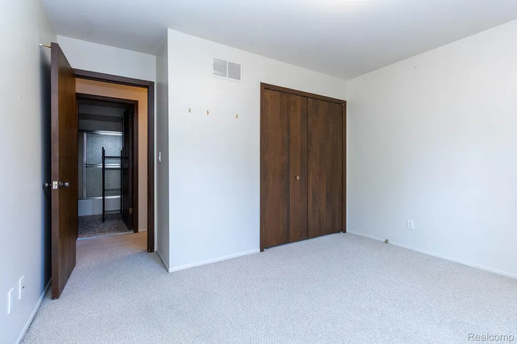 24360 East River Road Grosse Ile Township MI 48138