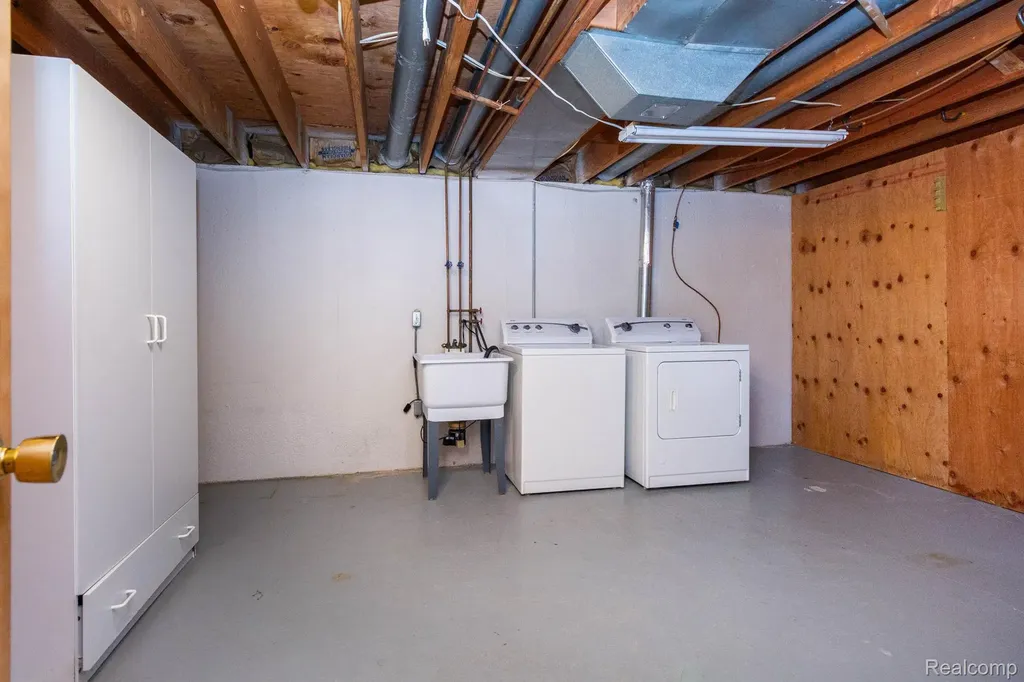 24360 East River Road Grosse Ile Township MI 48138