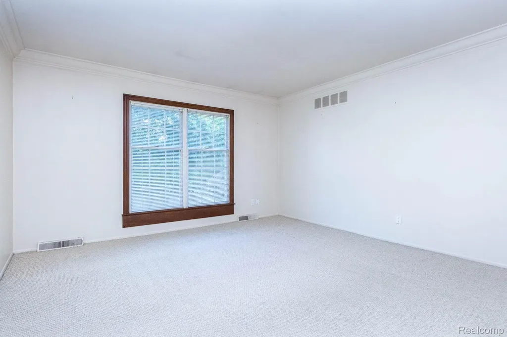 24360 East River Road Grosse Ile Township MI 48138