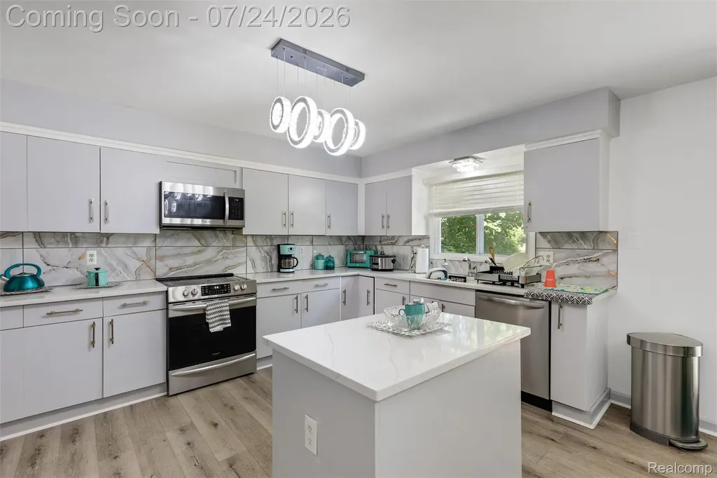 28824 Appleblossom Lane Farmington Hills City MI 48331