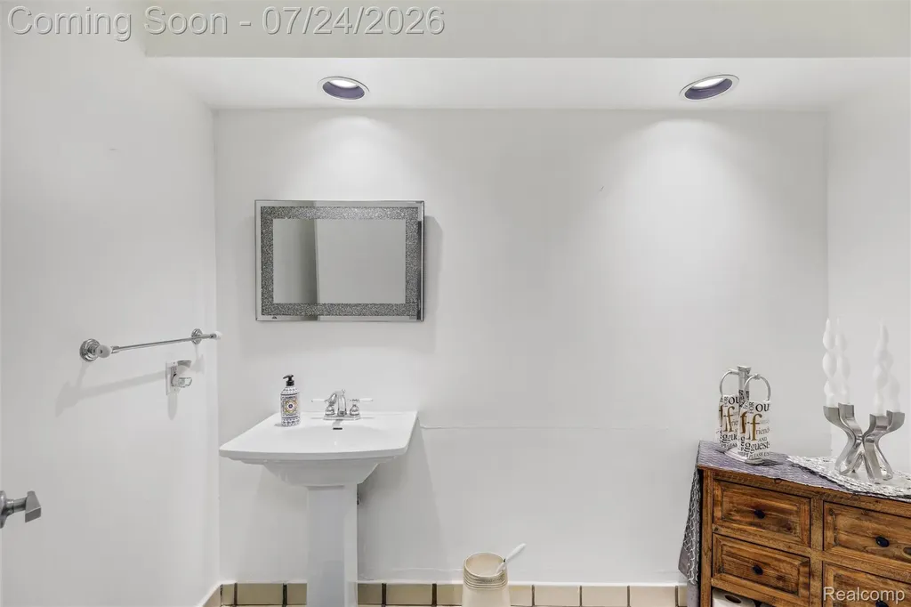 28824 Appleblossom Lane Farmington Hills City MI 48331