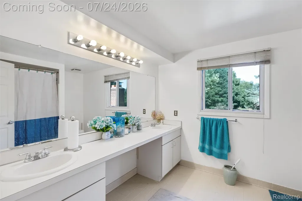 28824 Appleblossom Lane Farmington Hills City MI 48331