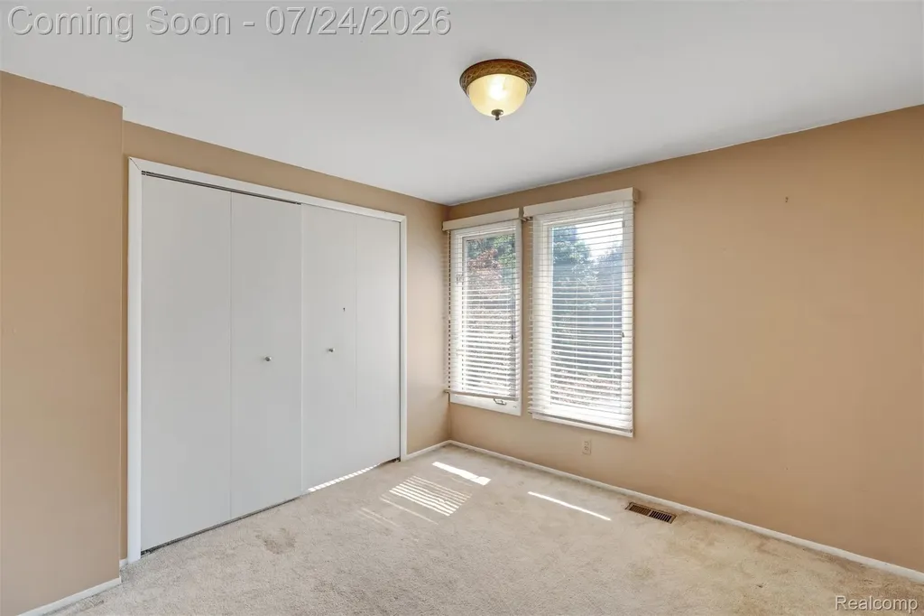 28824 Appleblossom Lane Farmington Hills City MI 48331