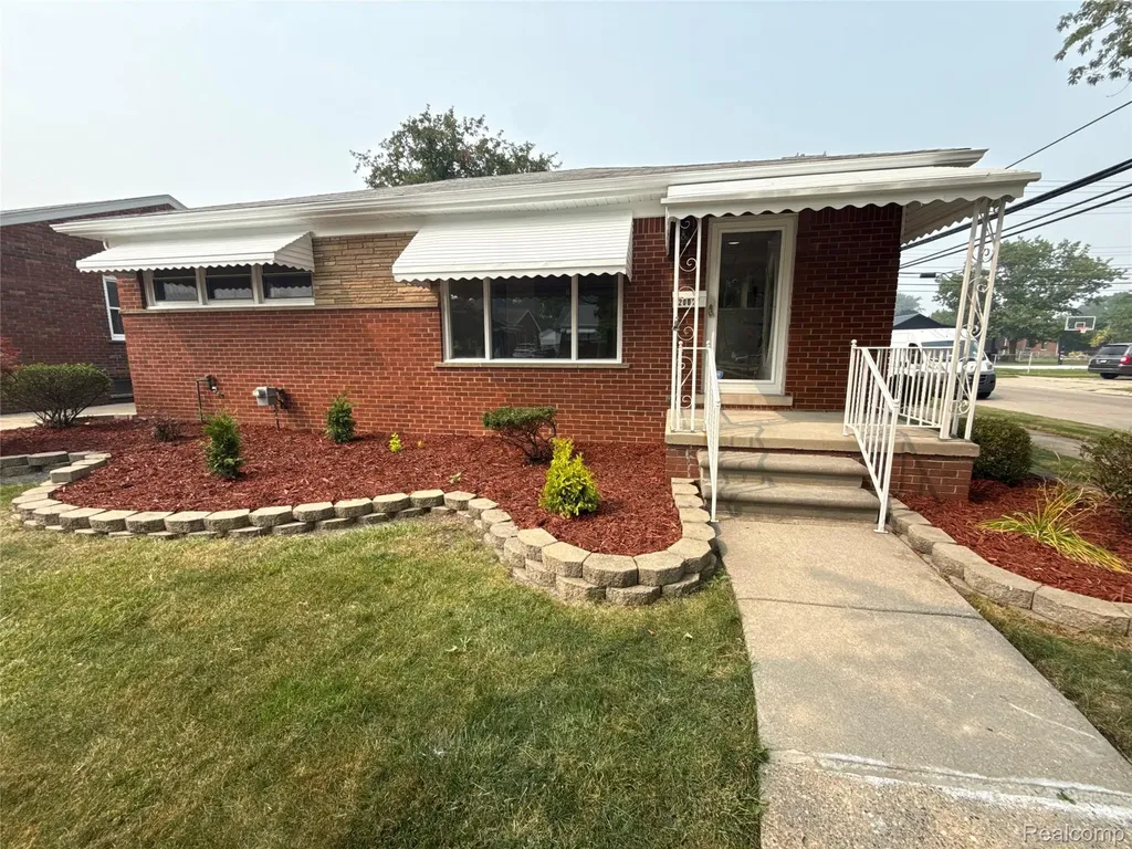 20017 California St. Clair Shores City MI 48080