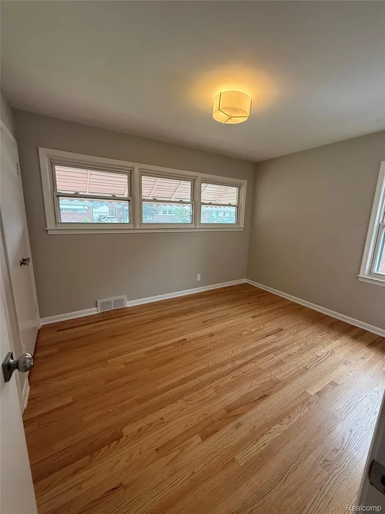 20017 California St. Clair Shores City MI 48080