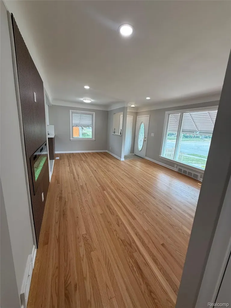 20017 California St. Clair Shores City MI 48080