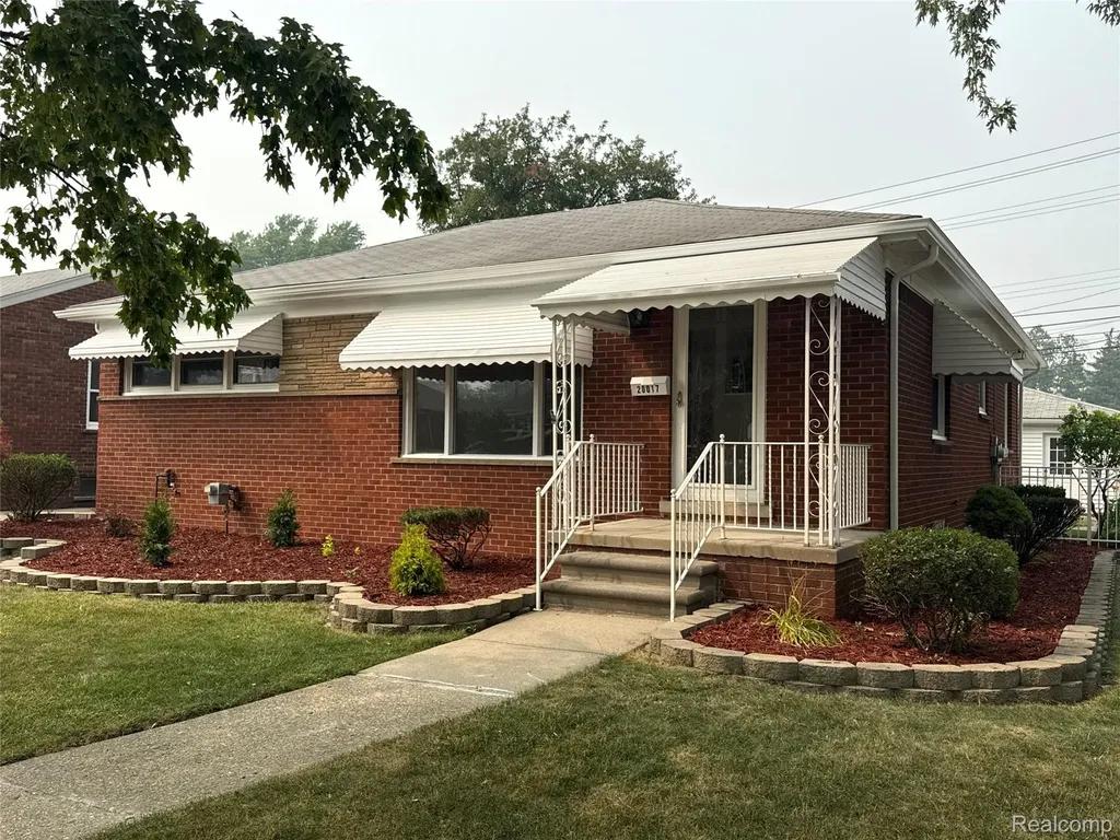 20017 California St. Clair Shores City MI 48080