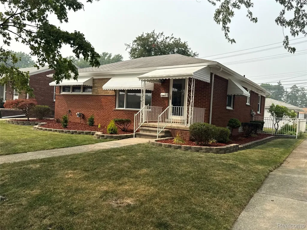 20017 California St. Clair Shores City MI 48080