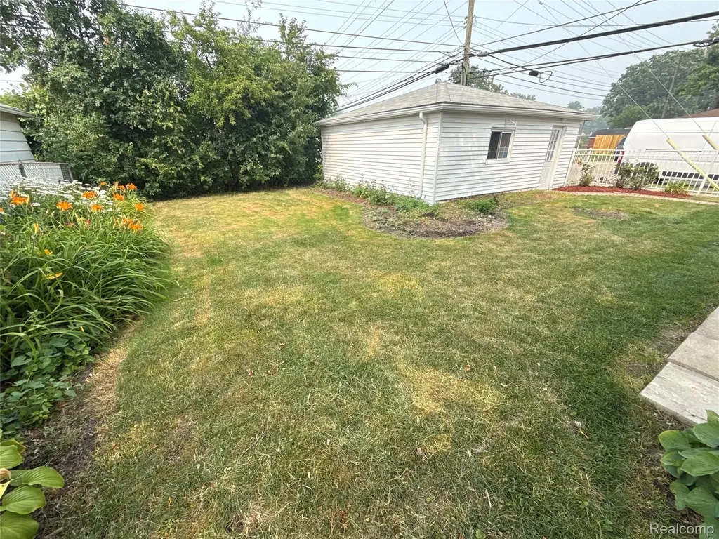 20017 California St. Clair Shores City MI 48080