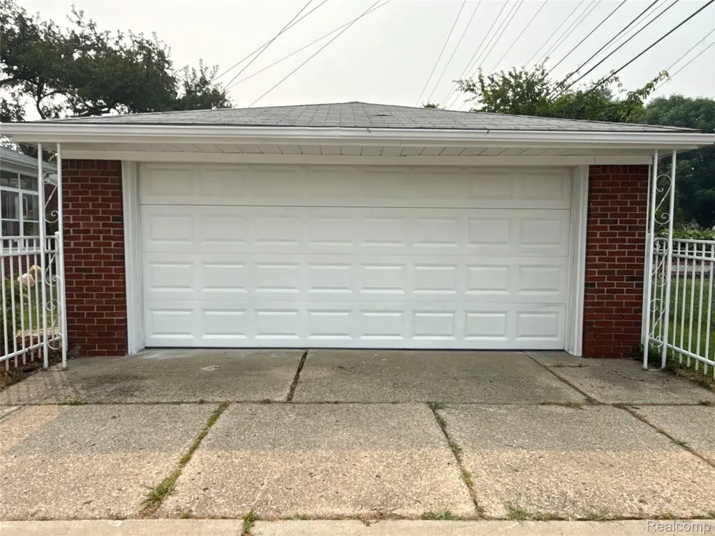 20017 California St. Clair Shores City MI 48080
