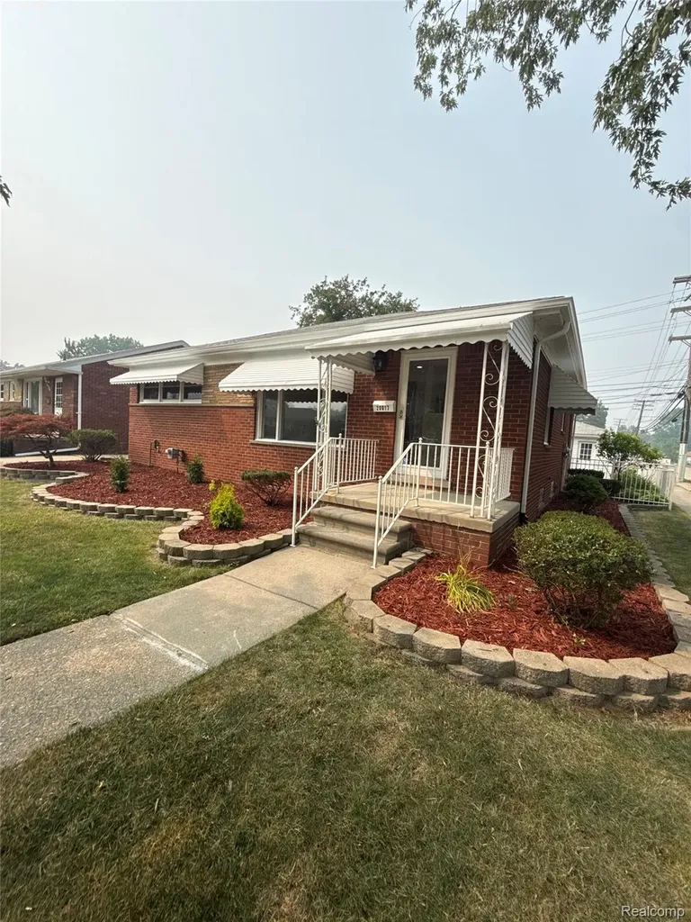 20017 California St. Clair Shores City MI 48080