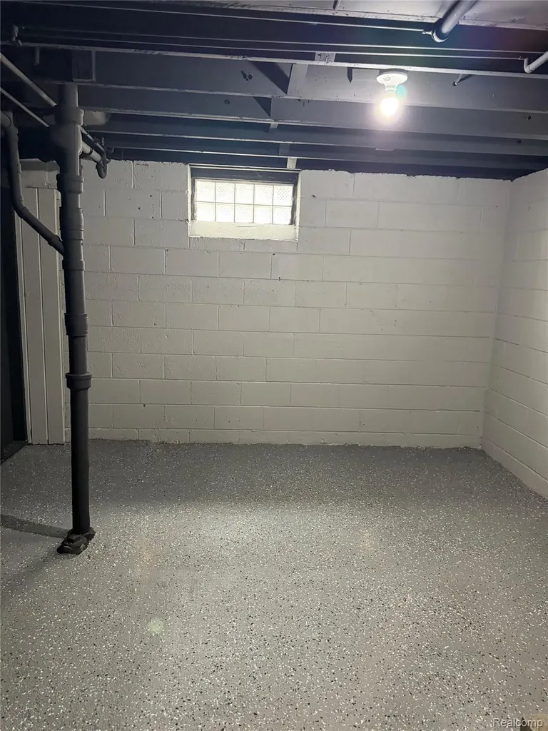 20017 California St. Clair Shores City MI 48080