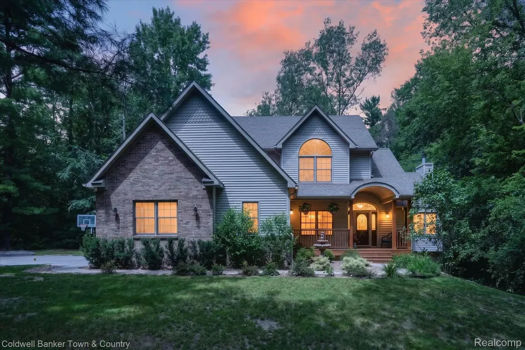 3217 Pineview Trail Genoa Township MI 48843